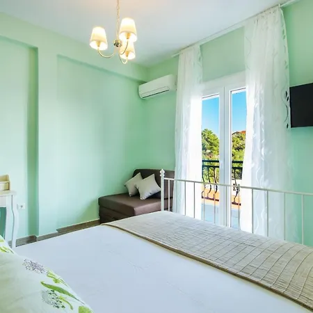 Vintage Place לימנריה